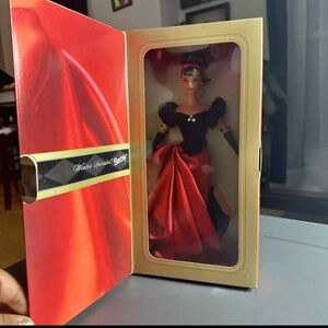 Barbie 1998 Avon Exclusive Winter Splendor Doll Special Edition